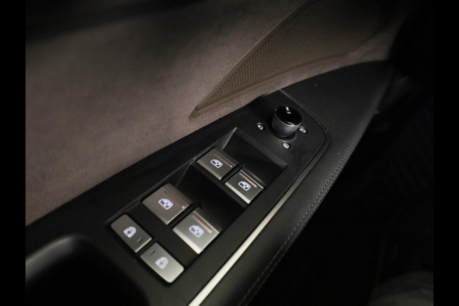 Audi A8 60 TFSI e quattro Lang 462 pk Tiptronic | Verlengde garantie | Navigatie | Panoramadak | Parkeersensoren (Park assist) | Rondomzicht camera | Stoelverwarming/ventilatie/massage v/a | B&O Soundsystem |