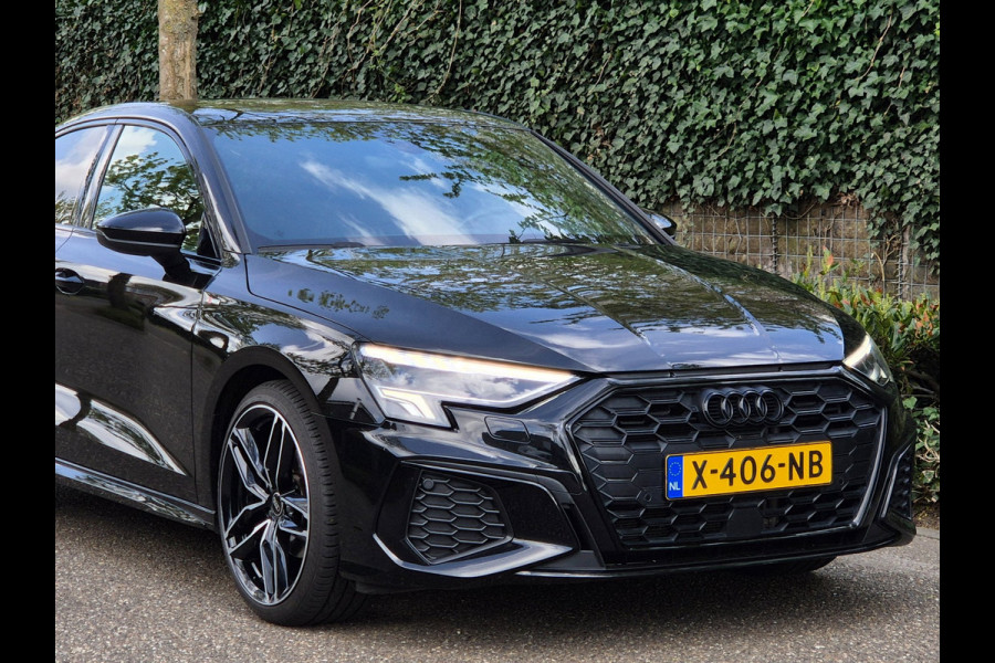 Audi A3 Limousine 35 TFSI S line Edition NL NAP CarPlay Auto virtual dash 35 TFSI S edition