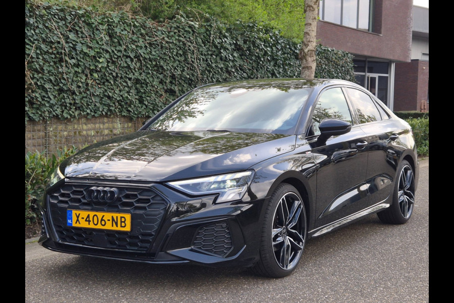 Audi A3 Limousine 35 TFSI S line Edition NL NAP CarPlay Auto virtual dash 35 TFSI S edition