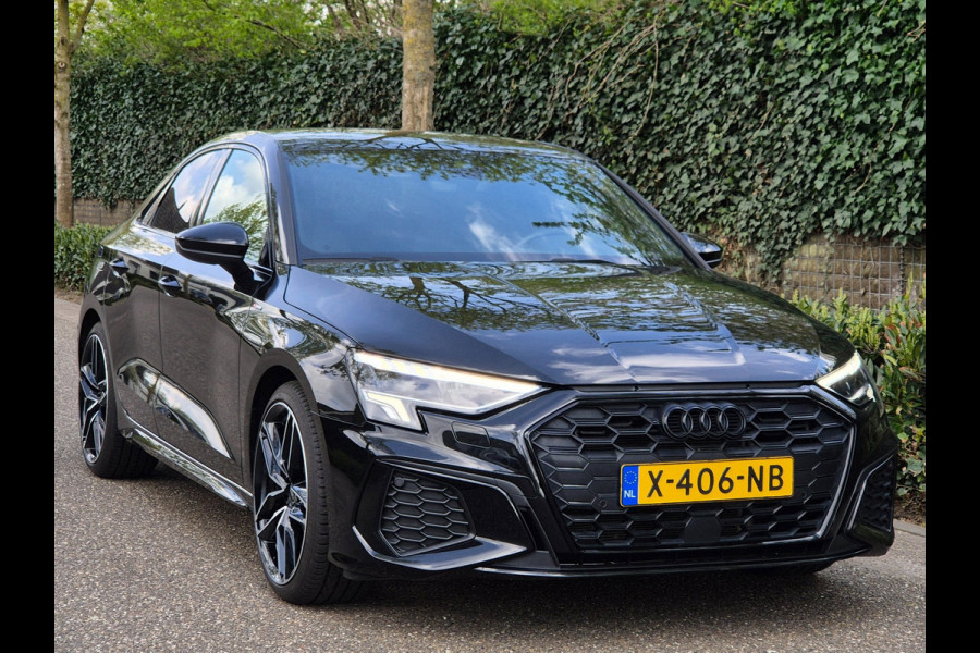 Audi A3 Limousine 35 TFSI S line Edition NL NAP CarPlay Auto virtual dash 35 TFSI S edition