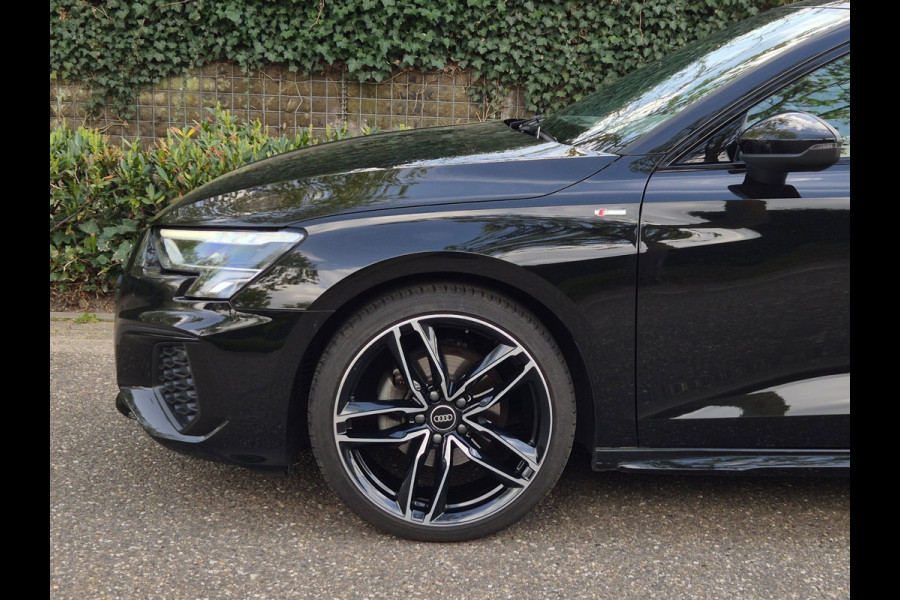 Audi A3 Limousine 35 TFSI S line Edition NL NAP CarPlay Auto virtual dash 35 TFSI S edition