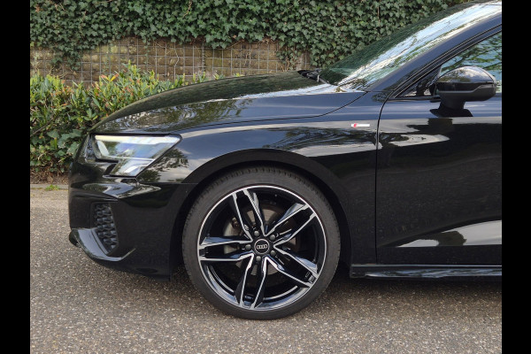 Audi A3 Limousine 35 TFSI S line Edition NL NAP CarPlay Auto virtual dash 35 TFSI S edition