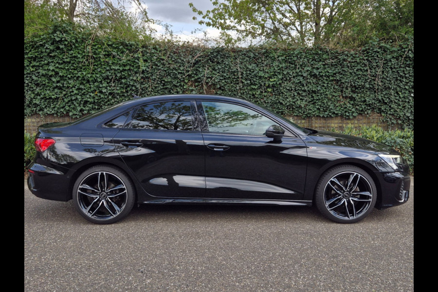 Audi A3 Limousine 35 TFSI S line Edition NL NAP CarPlay Auto virtual dash 35 TFSI S edition