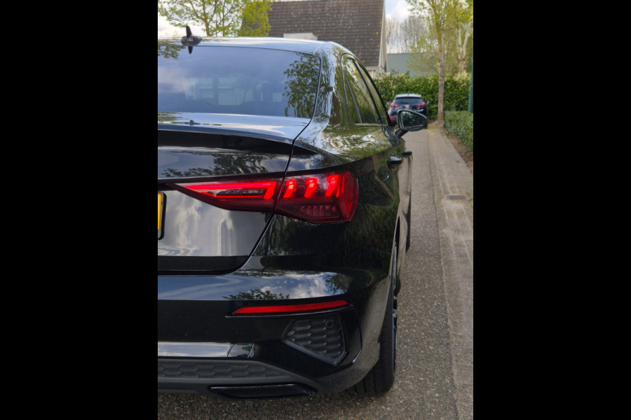 Audi A3 Limousine 35 TFSI S line Edition NL NAP CarPlay Auto virtual dash 35 TFSI S edition