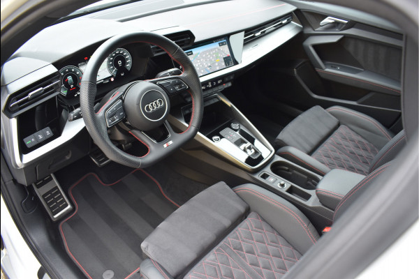Audi A3 Sportback 45 TFSI e S-Line 245 Pk RS-Stoel Rood Stiksel B&O Camera Massage ACC 18 Inch RS3