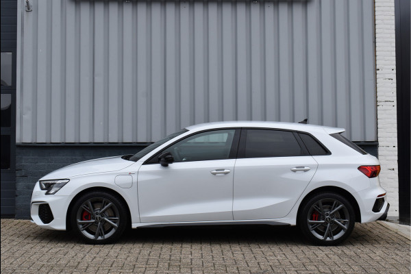 Audi A3 Sportback 45 TFSI e S-Line 245 Pk RS-Stoel Rood Stiksel B&O Camera Massage ACC 18 Inch RS3