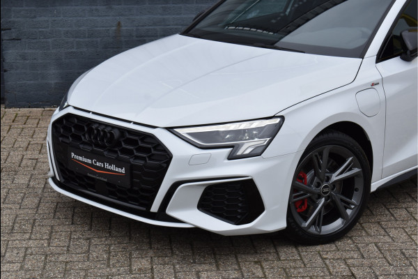 Audi A3 Sportback 45 TFSI e S-Line 245 Pk RS-Stoel Rood Stiksel B&O Camera Massage ACC 18 Inch RS3