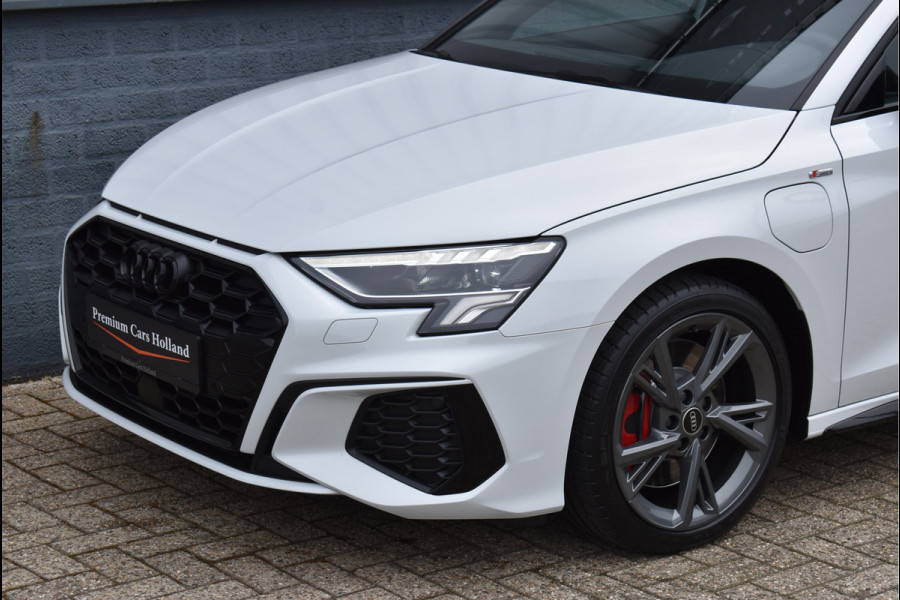 Audi A3 Sportback 45 TFSI e S-Line 245 Pk RS-Stoel Rood Stiksel B&O Camera Massage ACC 18 Inch RS3