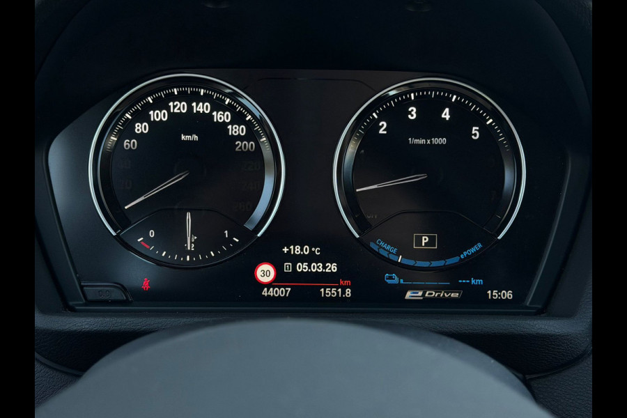 BMW X1 XDrive25e AUTOMAAT Executive, electrisch bedienbare achterklep,dab,stoelverwarming, led verlichting