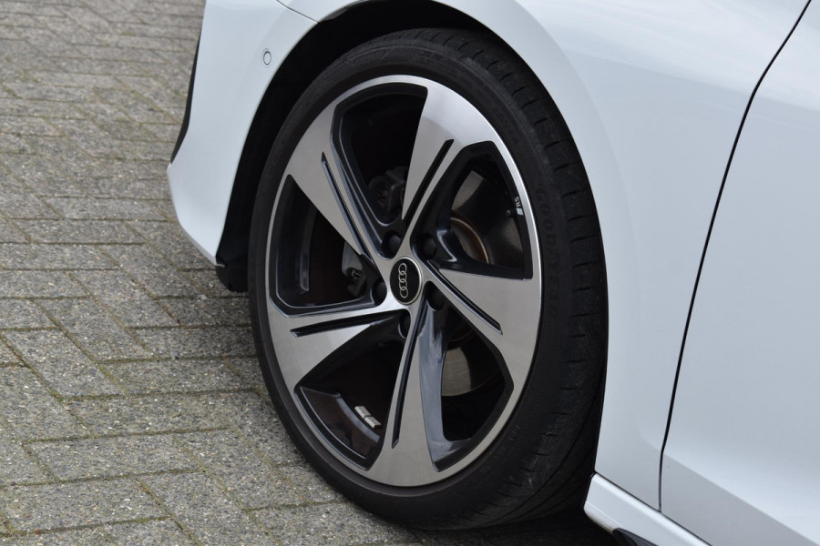 Audi A3 Sportback 35 TFSI 3x S-line Pano HUD Sonos Lane Camera Leder