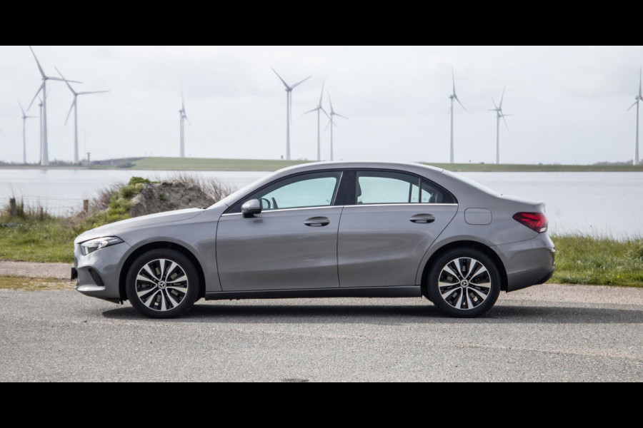 Mercedes-Benz A-Klasse 250 e Business Line CARPLAY / LEER / CAMERA / CRUISE CONTROLE / DEALER ONDERHOUDEN