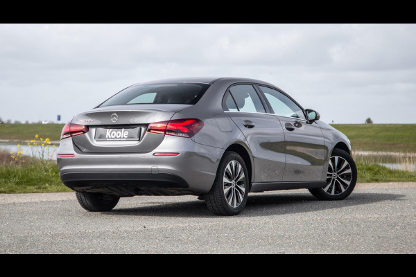 Mercedes-Benz A-Klasse 250 e Business Line CARPLAY / LEER / CAMERA / CRUISE CONTROLE / DEALER ONDERHOUDEN