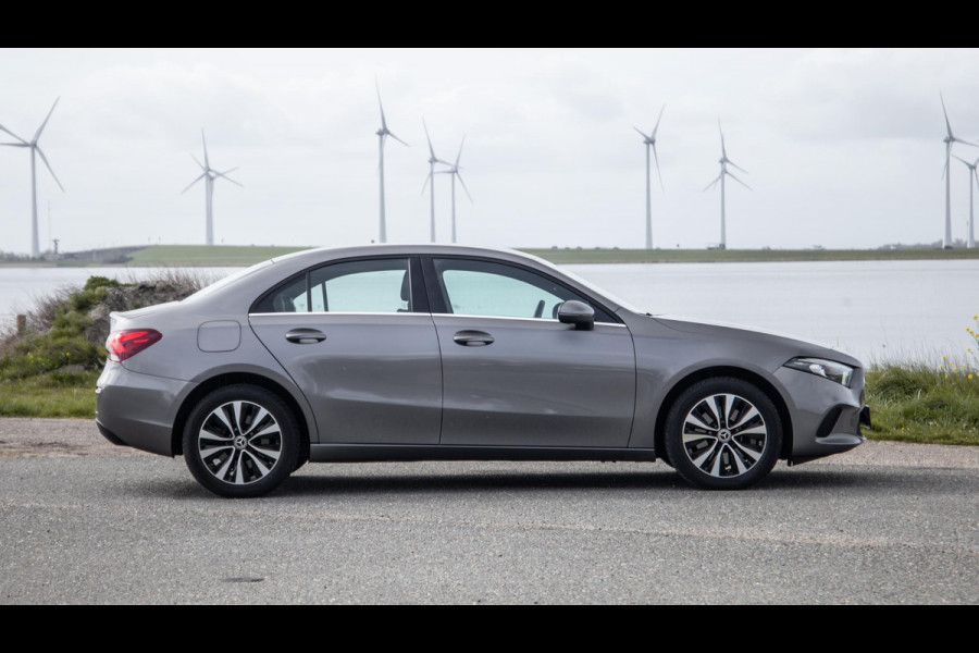 Mercedes-Benz A-Klasse 250 e Business Line CARPLAY / LEER / CAMERA / CRUISE CONTROLE / DEALER ONDERHOUDEN