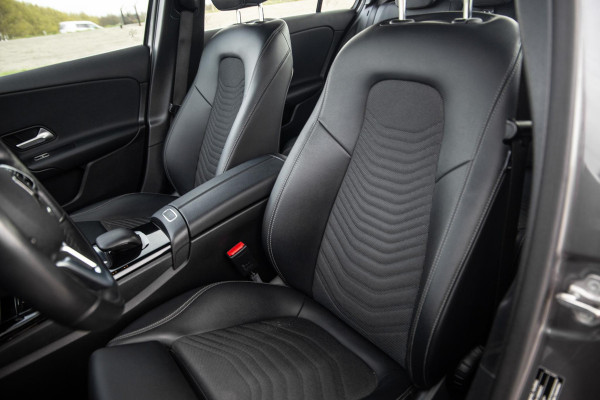 Mercedes-Benz A-Klasse 250 e Business Line CARPLAY / LEER / CAMERA / CRUISE CONTROLE / DEALER ONDERHOUDEN