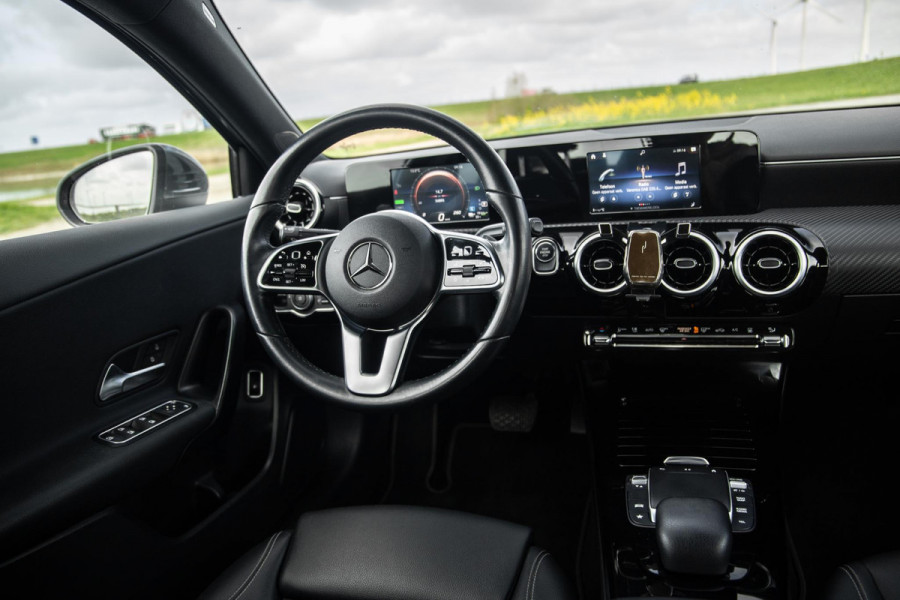 Mercedes-Benz A-Klasse 250 e Business Line CARPLAY / LEER / CAMERA / CRUISE CONTROLE / DEALER ONDERHOUDEN