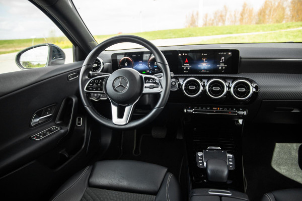 Mercedes-Benz A-Klasse 250 e Business Line CARPLAY / CAMERA / LEER / DEALER ONDERHOUDEN