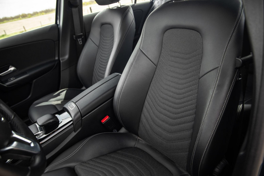 Mercedes-Benz A-Klasse 250 e Business Line CARPLAY / CAMERA / LEER / DEALER ONDERHOUDEN