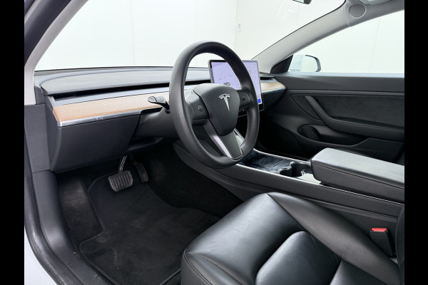 Tesla Model 3 SR+ 325PK LFP-Accu Trekhaak 19"Lmv AutoPilot Leer Pano-Dak Adaptive Cruise Lmv 18" Camera's Elektr.-Stuur+Stoelen+Spiegels+Geheu Ecc Navi Led DAB Voorverwarmen interieur via App Keyless One-Pedal-Drive Origineel Nederlandse Auto LFP accu dus 100% opladen!