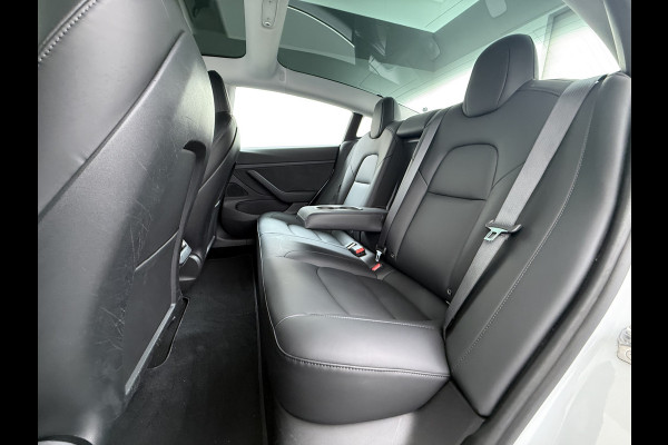 Tesla Model 3 SR+ 325PK LFP-Accu Trekhaak 19"Lmv AutoPilot Leer Pano-Dak Adaptive Cruise Lmv 18" Camera's Elektr.-Stuur+Stoelen+Spiegels+Geheu Ecc Navi Led DAB Voorverwarmen interieur via App Keyless One-Pedal-Drive Origineel Nederlandse Auto LFP accu dus 100% opladen!