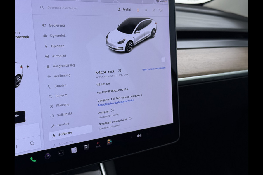 Tesla Model 3 SR+ 325PK LFP-Accu Trekhaak 19"Lmv AutoPilot Leer Pano-Dak Adaptive Cruise Lmv 18" Camera's Elektr.-Stuur+Stoelen+Spiegels+Geheu Ecc Navi Led DAB Voorverwarmen interieur via App Keyless One-Pedal-Drive Origineel Nederlandse Auto LFP accu dus 100% opladen!