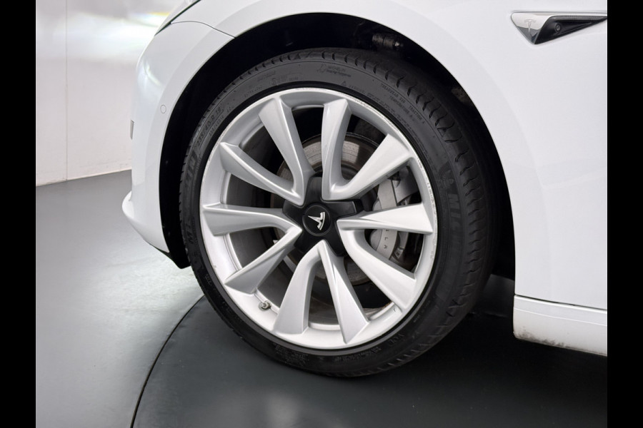 Tesla Model 3 SR+ 325PK LFP-Accu Trekhaak 19"Lmv AutoPilot Leer Pano-Dak Adaptive Cruise Lmv 18" Camera's Elektr.-Stuur+Stoelen+Spiegels+Geheu Ecc Navi Led DAB Voorverwarmen interieur via App Keyless One-Pedal-Drive Origineel Nederlandse Auto LFP accu dus 100% opladen!