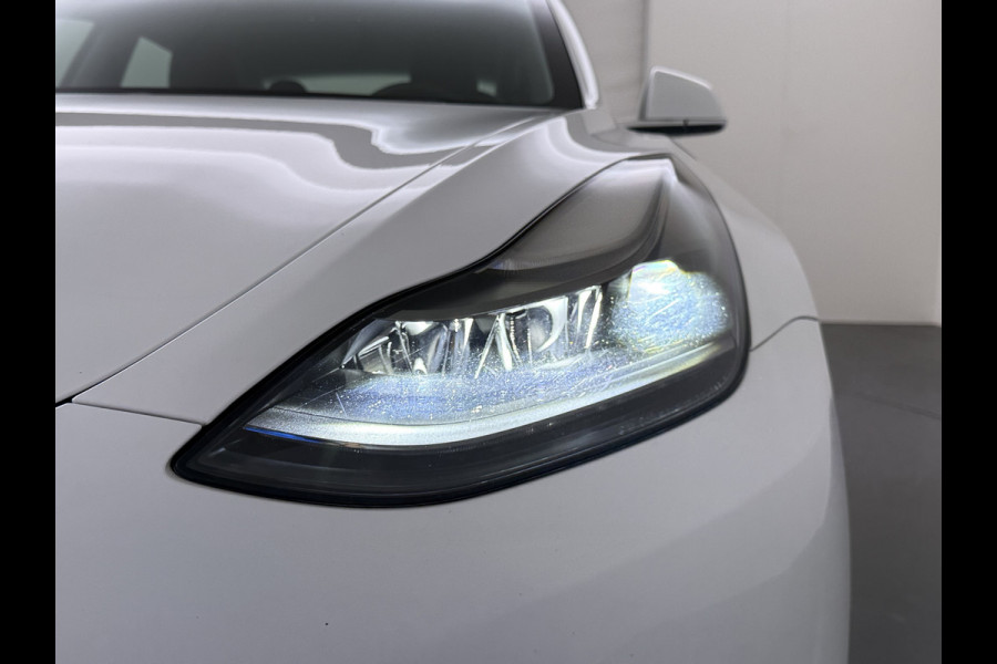 Tesla Model 3 SR+ 325PK LFP-Accu Trekhaak 19"Lmv AutoPilot Leer Pano-Dak Adaptive Cruise Lmv 18" Camera's Elektr.-Stuur+Stoelen+Spiegels+Geheu Ecc Navi Led DAB Voorverwarmen interieur via App Keyless One-Pedal-Drive Origineel Nederlandse Auto LFP accu dus 100% opladen!