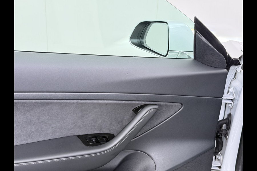 Tesla Model 3 SR+ 325PK LFP-Accu Trekhaak 19"Lmv AutoPilot Leer Pano-Dak Adaptive Cruise Lmv 18" Camera's Elektr.-Stuur+Stoelen+Spiegels+Geheu Ecc Navi Led DAB Voorverwarmen interieur via App Keyless One-Pedal-Drive Origineel Nederlandse Auto LFP accu dus 100% opladen!