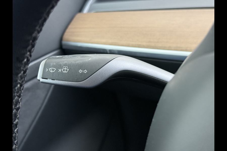 Tesla Model 3 SR+ 325PK LFP-Accu Trekhaak 19"Lmv AutoPilot Leer Pano-Dak Adaptive Cruise Lmv 18" Camera's Elektr.-Stuur+Stoelen+Spiegels+Geheu Ecc Navi Led DAB Voorverwarmen interieur via App Keyless One-Pedal-Drive Origineel Nederlandse Auto LFP accu dus 100% opladen!