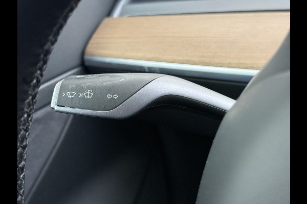 Tesla Model 3 SR+ 325PK LFP-Accu Trekhaak 19"Lmv AutoPilot Leer Pano-Dak Adaptive Cruise Lmv 18" Camera's Elektr.-Stuur+Stoelen+Spiegels+Geheu Ecc Navi Led DAB Voorverwarmen interieur via App Keyless One-Pedal-Drive Origineel Nederlandse Auto LFP accu dus 100% opladen!