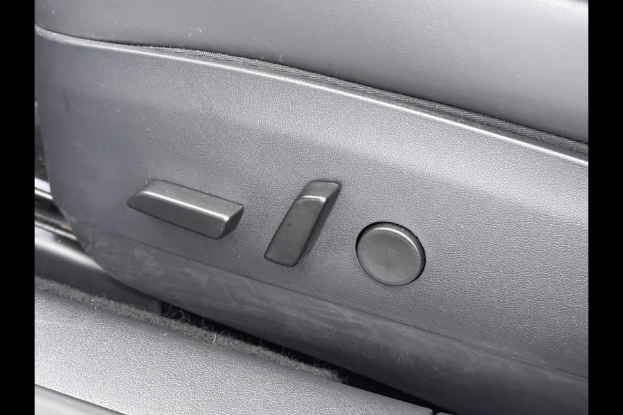 Tesla Model 3 SR+ 325PK LFP-Accu Trekhaak 19"Lmv AutoPilot Leer Pano-Dak Adaptive Cruise Lmv 18" Camera's Elektr.-Stuur+Stoelen+Spiegels+Geheu Ecc Navi Led DAB Voorverwarmen interieur via App Keyless One-Pedal-Drive Origineel Nederlandse Auto LFP accu dus 100% opladen!