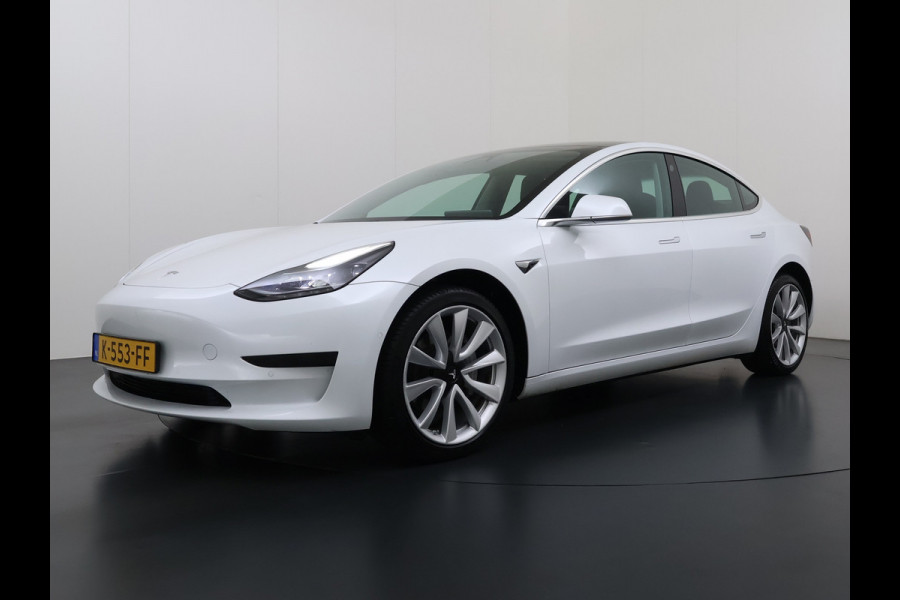 Tesla Model 3 SR+ 325PK LFP-Accu Trekhaak 19"Lmv AutoPilot Leer Pano-Dak Adaptive Cruise Lmv 18" Camera's Elektr.-Stuur+Stoelen+Spiegels+Geheu Ecc Navi Led DAB Voorverwarmen interieur via App Keyless One-Pedal-Drive Origineel Nederlandse Auto LFP accu dus 100% opladen!