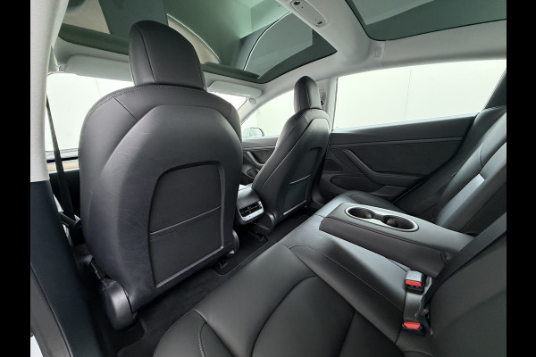 Tesla Model 3 SR+ 325PK LFP-Accu Trekhaak 19"Lmv AutoPilot Leer Pano-Dak Adaptive Cruise Lmv 18" Camera's Elektr.-Stuur+Stoelen+Spiegels+Geheu Ecc Navi Led DAB Voorverwarmen interieur via App Keyless One-Pedal-Drive Origineel Nederlandse Auto LFP accu dus 100% opladen!