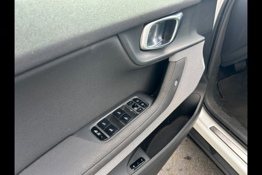 Polestar 2 Long Range Dual Motor 78kWh SOH 91% Panoramadak Adap.Cruise 360°Camera Harman&Kardon® Navi Ecc Apple Carplay Android Auto Pdc La Stoel+Stuurverwarming Lmv 19" Achterbankverwarming Keyless DAB Rijstrooksensor Dealeronderhouden 1e Eigenaar