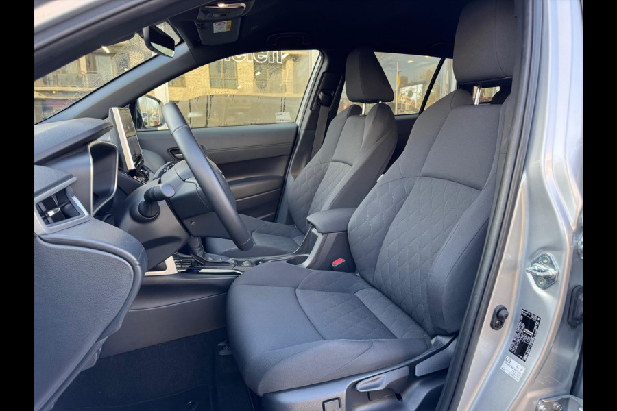 Toyota Corolla Cross 1.8 Hybrid Style | Dynamic, Elektrische achterklep, 18 inch, Keyless, Privacy glass