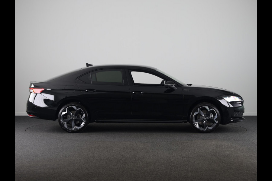 Škoda Superb Sportline Business PHEV 1.5 TSI 204 pk 6 versn. DSG | Travel Assist Plus Sportline | Trekhaak wegklapbaar | Winterpakket | Lichtmetalen velgen 19 inch Torcular