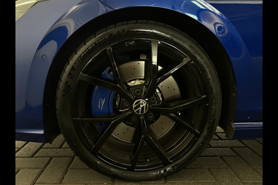 Volkswagen Golf 2.0 TSI R 4M Performance Pano|HuD|Memor|Akra