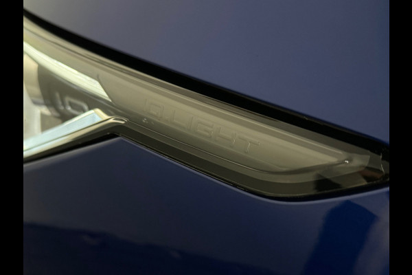 Volkswagen Golf 2.0 TSI R 4M Performance Pano|HuD|Memor|Akra