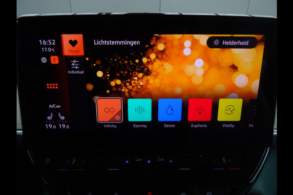 Volkswagen ID. Buzz Pro 77kWh * IQ LIGHT * MASSAGE * TREKHAAK !!