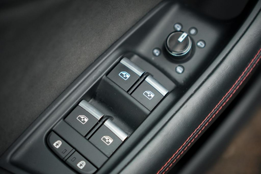 Audi RSQ8 4.0 TFSI Q8 quattro / NL Auto / Pano / Keramisch / Performance / Stoelklima