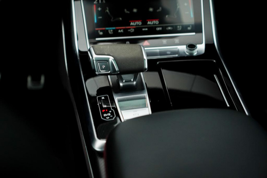 Audi RSQ8 4.0 TFSI Q8 quattro / NL Auto / Pano / Keramisch / Performance / Stoelklima