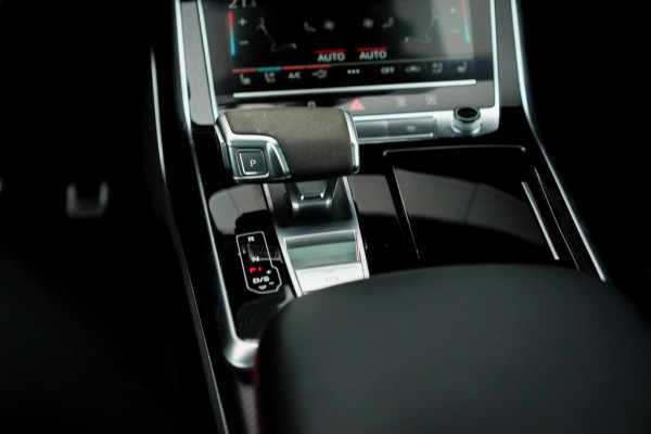 Audi RSQ8 4.0 TFSI Q8 quattro / NL Auto / Pano / Keramisch / Performance / Stoelklima