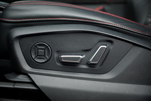 Audi RSQ8 4.0 TFSI Q8 quattro / NL Auto / Pano / Keramisch / Performance / Stoelklima