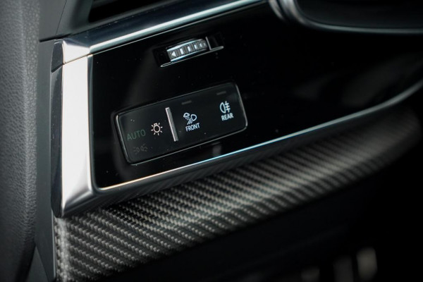 Audi RSQ8 4.0 TFSI Q8 quattro / NL Auto / Pano / Keramisch / Performance / Stoelklima