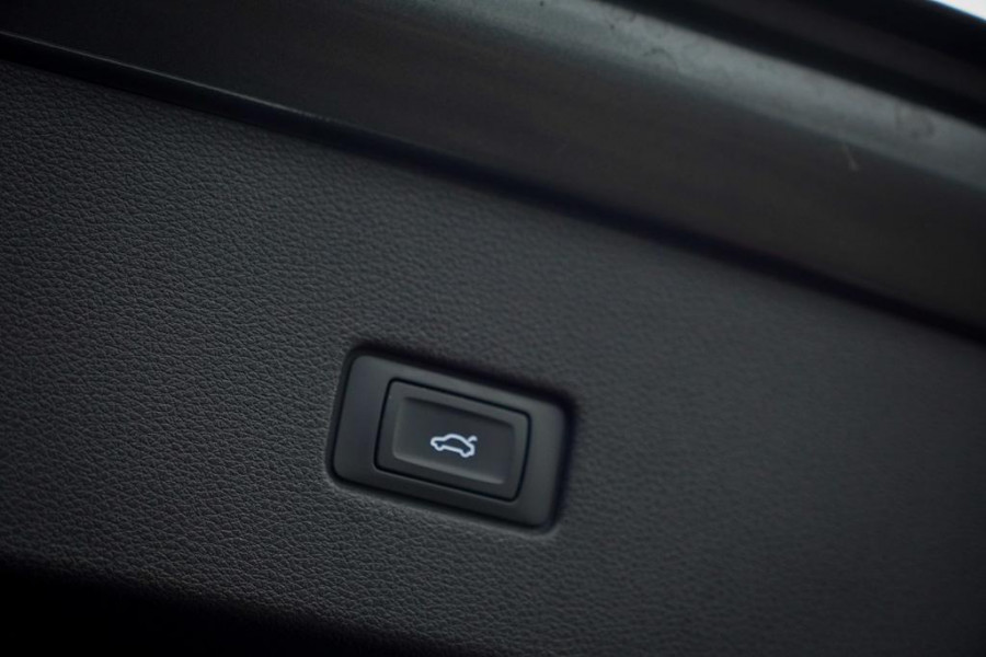 Audi RSQ8 4.0 TFSI Q8 quattro / NL Auto / Pano / Keramisch / Performance / Stoelklima