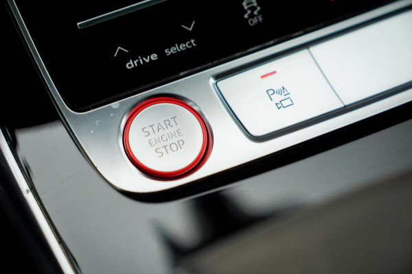 Audi RSQ8 4.0 TFSI Q8 quattro / NL Auto / Pano / Keramisch / Performance / Stoelklima