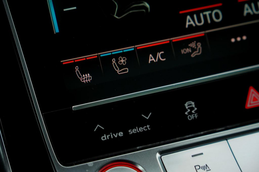 Audi RSQ8 4.0 TFSI Q8 quattro / NL Auto / Pano / Keramisch / Performance / Stoelklima