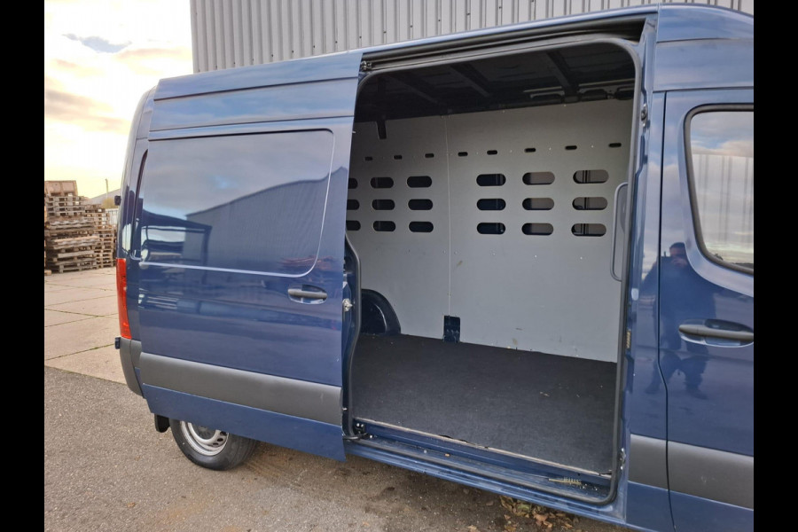 Mercedes-Benz Sprinter 311 2.2 CDI L2H2 Functional / AIRCO / CAMERA / 3 ZITS / DEALER ONDERHOUDEN / NAVI