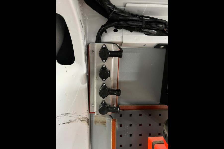 Opel Movano SERVICEWAGEN AUTOMAAT 2.3 CDTI BiTurbo 170pk euro6 L2H2 V230 OMVORMER ALUCA INRICHTING STANDKACHEL AIRCO RIJKLAARPRIJS