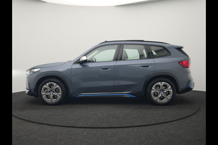 BMW iX1 xDrive30 Launch Edition 313pk Dealer O.H | Panodak | Adaptive Cruise | 360 Camera | Lederen Comfortzetels Massage & Memory | Head Up | Harman Kardon | Keyless |