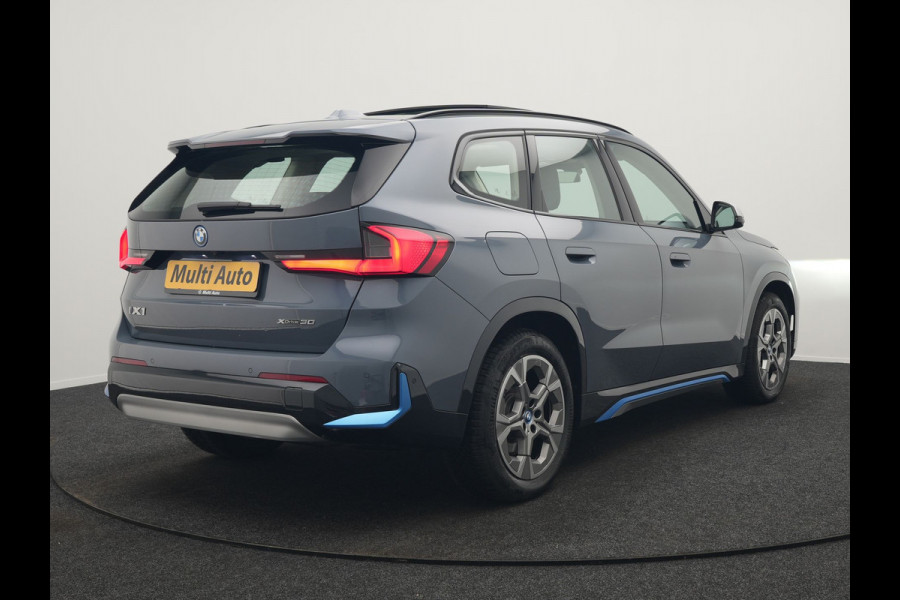 BMW iX1 xDrive30 Launch Edition 313pk Dealer O.H | Panodak | Adaptive Cruise | 360 Camera | Lederen Comfortzetels Massage & Memory | Head Up | Harman Kardon | Keyless |